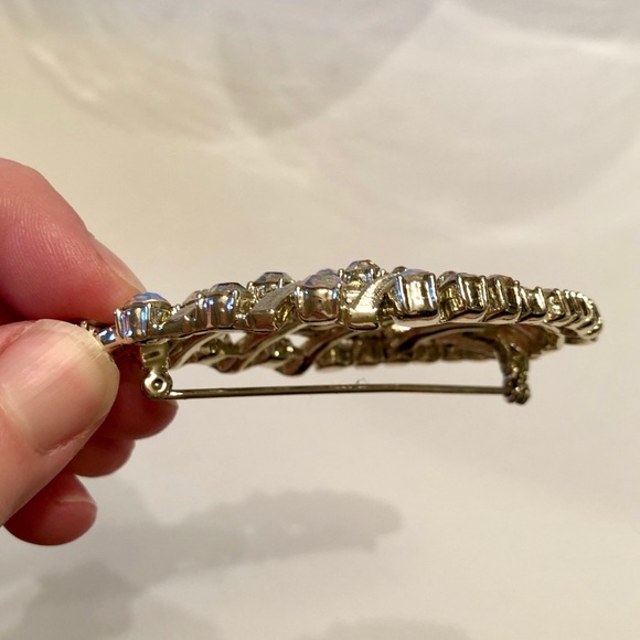 Vintage Coro Crystal Collector Silver Leaf Brooch - Picture 7 of 8